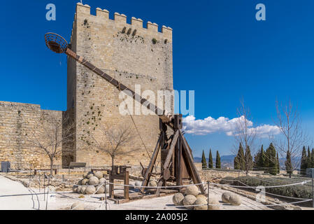 Alcala la Real Antenne panorama Blick auf den mittelalterlichen ruiniert hilltop Festung aus dem Arabischen Zeiten in Andalusien, Spanien in der Nähe von Granada Stockfoto