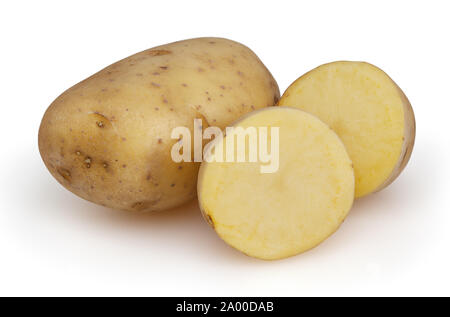 Kartoffeln auf weißem Hintergrund mit Freistellungspfad isoliert Stockfoto