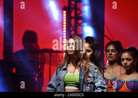 Bollywood Sänger Shalmali Kholgade Bühnenperformance für Equinox 2019 an der Indian School of Business (ISB), Mohali Stockfoto