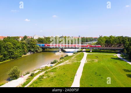 Braunau Eisenbahnbrücke über die Isar, Luftaufnahme, München, Oberbayern, Bayern, Deutschland Stockfoto