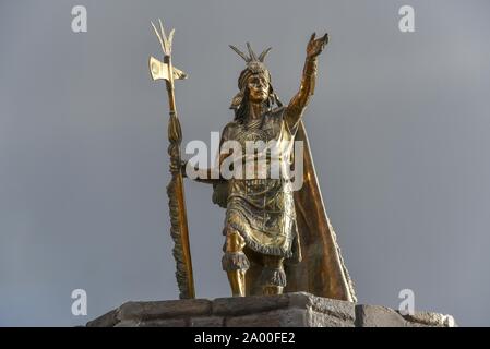 Statue der Inka Pachacuti Herscher auf dem Platz Plaza de Armas, Cusco, Provinz Cusco, Peru Stockfoto