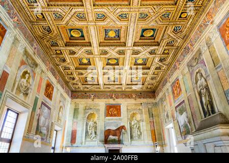 Halle der Pferde, Sala Dei Cavalli, Fresken von Giulio Romano, Palazzo Te Lustschloss, Mantua, Lombardei, Italien Stockfoto