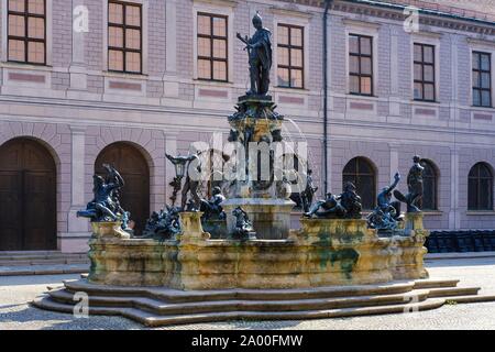 Statue von Otto von Wittelsbach am Wittelsbacher Brunnen, Brunnenhof der Residenz, München, Oberbayern, Bayern, Deutschland Stockfoto