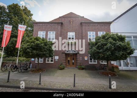 Bad Bentheim, Deutschland. 18 Sep, 2019. Blick auf die Fassade des Rathauses von Bad Bentheim. Die Stadt von Niedersachsen im Landkreis Grafschaft Bentheim liegt an der Grenze zu Nordrhein-Westfalen und den Niederlanden. Credit: Friso Gentsch/dpa/Alamy leben Nachrichten Stockfoto