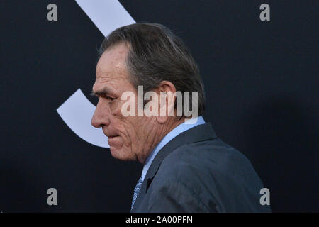 Los Angeles, USA. 18 Sep, 2018. Warf Mitglied Tommy Lee Jones besucht die Premiere des Motion Picture sci-fi-Thriller "Ad Astra" am ArcLight Cinerama Dome im Hollywood Abschnitt von Los Angeles am Mittwoch, 18. September 2018. Storyline: Astronaut Roy McBride (Brad Pitt) fährt auf die äußeren Ränder des Sonnensystems seinen verschwundenen Vater zu finden und das Geheimnis, das das Überleben unseres Planeten bedroht. Seine Reise wird entdecken Sie Geheimnisse, die die Natur der menschlichen Existenz und unseren Platz im Kosmos Herausforderung. Foto von Jim Ruymen/UPI Quelle: UPI/Alamy leben Nachrichten Stockfoto