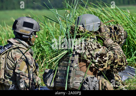 Yamoto, Japan. 17 Sep, 2019. Sniper Team der US-Armee in die Gemeinsame militärische Ausbildung 'Orient Shield 2019' in den Vereinigten Staaten und Japan in der Oyanohara Truppe Feld. Yamato, 17.09.2019 | Verwendung der weltweiten Kredit: dpa/Alamy leben Nachrichten Stockfoto