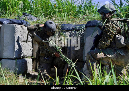 Yamoto, Japan. 17 Sep, 2019. Sniper Team der US-Armee in die Gemeinsame militärische Ausbildung 'Orient Shield 2019' in den Vereinigten Staaten und Japan in der Oyanohara Truppe Feld. Yamato, 17.09.2019 | Verwendung der weltweiten Kredit: dpa/Alamy leben Nachrichten Stockfoto