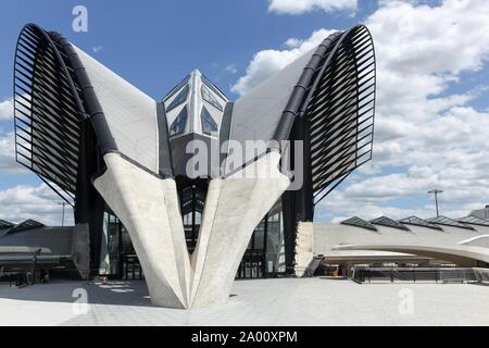 Lyon, Frankreich - 27. Juli 2015: Bahnhof nach Saint Exupery Flughafen Lyon angeschlossen Stockfoto