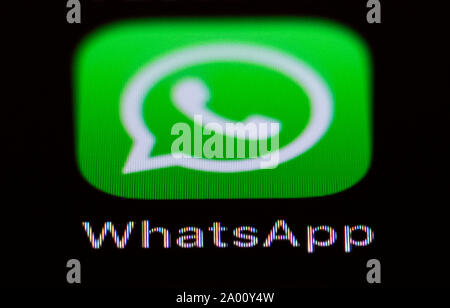 Abbildung - 17. September 2019, Hessen, Rüsselsheim: Das Logo der Messenger-anwendung WhatsApp auf einem Smartphone Display angezeigt werden können. Foto: Silas Stein/dpa Stockfoto