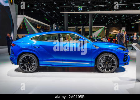 FRANKFURT, Deutschland - September 2019: Blaue SUV LAMBORGHINI URUS, Iaa Auto Ausstellung. Stockfoto
