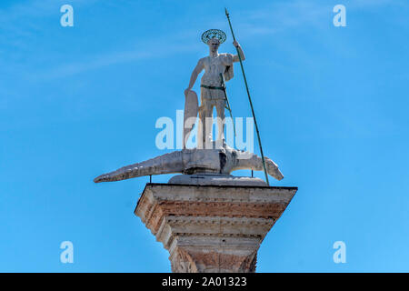 Saint Theodore Spalte in San Marco, Venedig statue Detail Stockfoto