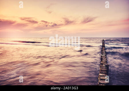 Scenic marine Sonnenuntergang, Farbe Tonen angewendet, Langzeitbelichtung Bild. Stockfoto