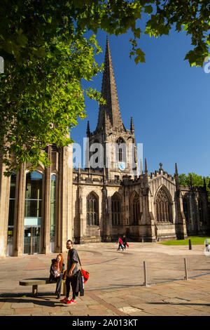 England, Yorkshire, Sheffield, Church Street, die Kathedrale St. Peter und Paul, außen Stockfoto
