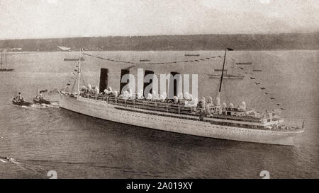 Das Ende der 'RMS Mauretanien "cunard Star Cruise Liner en Route für den Müllhaufen in Rosyth, Schottland im Jahr 1935. Das Schiff das Blaue Band in einem Zeitraum von 22 Jahren. Sie diente auch im Großen Krieg. Stockfoto