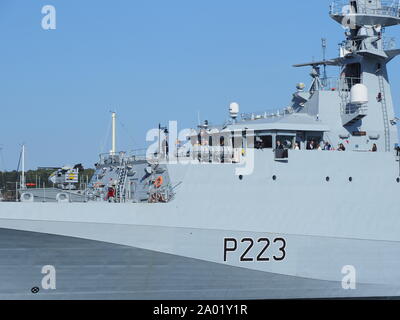 Chatham, Kent, Großbritannien. 19. September 2019. HMS Medway wurde heute morgen offiziell in den historischen Naval Stadt von Chatham mit zahlreichen VIPs anwesend in Auftrag gegeben. Sie ist benannt nach dem Fluss Medway und Medway Towns und es ist ungewöhnlich für ein kriegsschiff in der Umgebung in Betrieb genommen werden Sie nach benannt ist. Sie ist die erste Royal Navy Schiff im Chatham Dockyard in Betrieb genommen Seit 1988. Credit: James Bell/Alamy leben Nachrichten Stockfoto