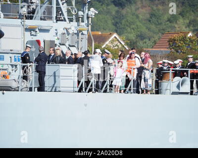 Chatham, Kent, Großbritannien. 19. September 2019. HMS Medway wurde heute morgen offiziell in den historischen Naval Stadt von Chatham mit zahlreichen VIPs anwesend in Auftrag gegeben. Sie ist benannt nach dem Fluss Medway und Medway Towns und es ist ungewöhnlich für ein kriegsschiff in der Umgebung in Betrieb genommen werden Sie nach benannt ist. Sie ist die erste Royal Navy Schiff im Chatham Dockyard in Betrieb genommen Seit 1988. Credit: James Bell/Alamy leben Nachrichten Stockfoto