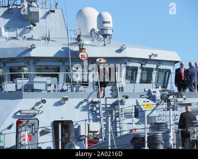 Chatham, Kent, Großbritannien. 19. September 2019. HMS Medway wurde heute morgen offiziell in den historischen Naval Stadt von Chatham mit zahlreichen VIPs anwesend in Auftrag gegeben. Sie ist benannt nach dem Fluss Medway und Medway Towns und es ist ungewöhnlich für ein kriegsschiff in der Umgebung in Betrieb genommen werden Sie nach benannt ist. Sie ist die erste Royal Navy Schiff im Chatham Dockyard in Betrieb genommen Seit 1988. Credit: James Bell/Alamy leben Nachrichten Stockfoto