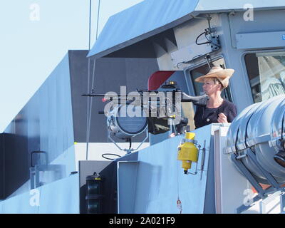 Chatham, Kent, Großbritannien. 19. September 2019. HMS Medway wurde heute morgen offiziell in den historischen Naval Stadt von Chatham mit zahlreichen VIPs anwesend in Auftrag gegeben. Sie ist benannt nach dem Fluss Medway und Medway Towns und es ist ungewöhnlich für ein kriegsschiff in der Umgebung in Betrieb genommen werden Sie nach benannt ist. Sie ist die erste Royal Navy Schiff im Chatham Dockyard in Betrieb genommen Seit 1988. Credit: James Bell/Alamy leben Nachrichten Stockfoto