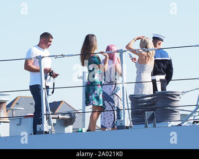 Chatham, Kent, Großbritannien. 19. September 2019. HMS Medway wurde heute morgen offiziell in den historischen Naval Stadt von Chatham mit zahlreichen VIPs anwesend in Auftrag gegeben. Sie ist benannt nach dem Fluss Medway und Medway Towns und es ist ungewöhnlich für ein kriegsschiff in der Umgebung in Betrieb genommen werden Sie nach benannt ist. Sie ist die erste Royal Navy Schiff im Chatham Dockyard in Betrieb genommen Seit 1988. Credit: James Bell/Alamy leben Nachrichten Stockfoto