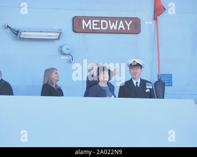 Chatham, Kent, Großbritannien. 19. September 2019. HMS Medway wurde heute morgen offiziell in den historischen Naval Stadt von Chatham mit zahlreichen VIPs anwesend in Auftrag gegeben. Sie ist benannt nach dem Fluss Medway und Medway Towns und es ist ungewöhnlich für ein kriegsschiff in der Umgebung in Betrieb genommen werden Sie nach benannt ist. Sie ist die erste Royal Navy Schiff im Chatham Dockyard in Betrieb genommen Seit 1988. Credit: James Bell/Alamy leben Nachrichten Stockfoto