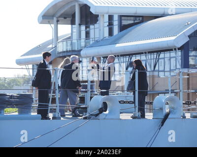 Chatham, Kent, Großbritannien. 19. September 2019. HMS Medway wurde heute morgen offiziell in den historischen Naval Stadt von Chatham mit zahlreichen VIPs anwesend in Auftrag gegeben. Sie ist benannt nach dem Fluss Medway und Medway Towns und es ist ungewöhnlich für ein kriegsschiff in der Umgebung in Betrieb genommen werden Sie nach benannt ist. Sie ist die erste Royal Navy Schiff im Chatham Dockyard in Betrieb genommen Seit 1988. Credit: James Bell/Alamy leben Nachrichten Stockfoto