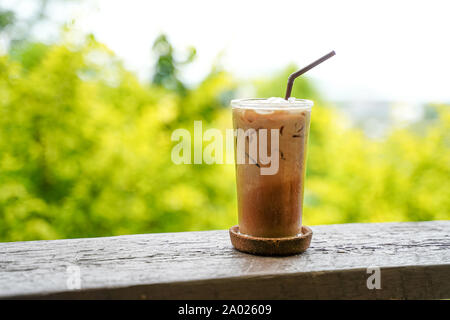 Frisches Eis Kaffee mit schönen Bokeh Hintergrund Stockfoto