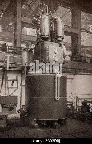 Die neueste Technik und Technologie aus den 1930er Jahren: ein großer Entlüfter Luft von Kesselspeisewasser aufgelöst zu entfernen, um die Effizienz zu verbessern. Stockfoto