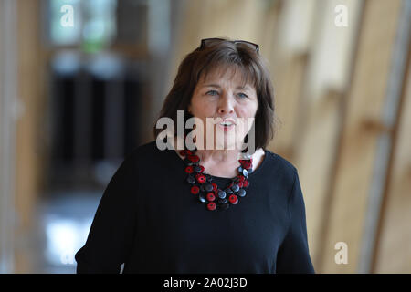 Edinburgh, Großbritannien. 19. September 2019. Im Bild: Jean Freeman MSP - Gesundheit Minister für die Scottish National Party (SNP). Wöchentliche Sitzung des Ersten Minister Fragen an das schottische Parlament. Credit: Colin Fisher/Alamy leben Nachrichten Stockfoto