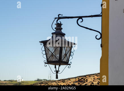 Schmiedeeisen äußere Arbeitsscheinwerfer in Portugal Stockfoto