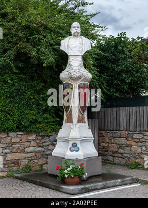 Denkmal von Kaiser Franz Josef in Laas (Südtirol, Italien) aus weißem Marmor Stockfoto