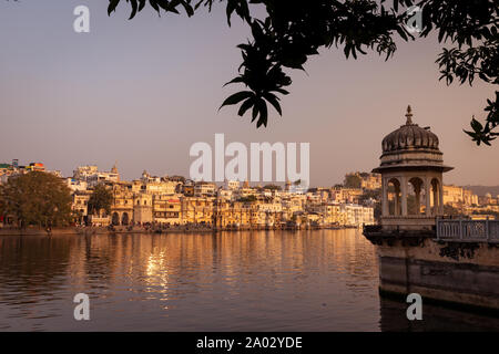 Blick über den See in Udaipur, Rajasthan, Indien Stockfoto