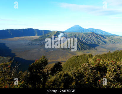 Schöne Sicht auf die Berge in der batok Bromo Tenger Smeru Nationalpark Stockfoto