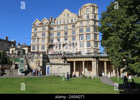 Das Empire (ehemaliges Hotel), von der Parade Gardens, Badewanne, Somerset, England, Großbritannien, USA, UK, Europa Stockfoto
