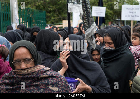 Muslimische Gemeinschaft Bradford 2019 2010 s UK. Tag der Ashura Parade der schiitischen Muslime erinnern das Martyrium von Shafiq Husayn ibn Ali in der Schlacht von Kerbela HOMER SYKES Stockfoto