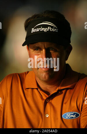 Golfspieler Phil Mickelson Wege der Kurs an TPC at Sawgrass in Ponte Vedra, Florida am 28. März 2004. Stockfoto