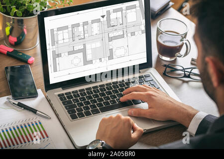 Architekt Designer arbeiten, Bau Projekt Blaupause plan auf einem PC-Bildschirm. Immobilien, Bau Konzept, Stockfoto