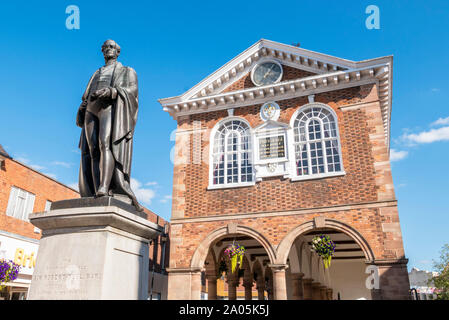 Statue von Sir Robert Peel außerhalb Tamworth Rathaus Marktplatz Stadt Tamworth Staffordshire England UK GB UK Europa Stockfoto