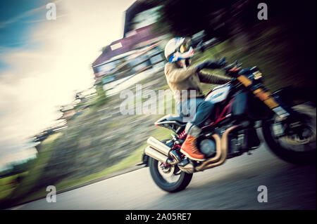 Biker auf Moderne Indische FTR1200 s Motorrad Stockfoto