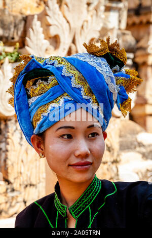 Eine junge Frau aus der Pa'O ethnische Gruppe Am Kakku Pagode Festival, Taunggyi, Myanmar. Stockfoto