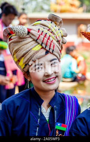 Eine junge Frau aus der Pa'O ethnische Gruppe Am Kakku Pagode Festival, Taunggyi, Myanmar. Stockfoto