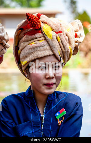 Eine junge Frau aus der Pa'O ethnische Gruppe Am Kakku Pagode Festival, Taunggyi, Myanmar. Stockfoto