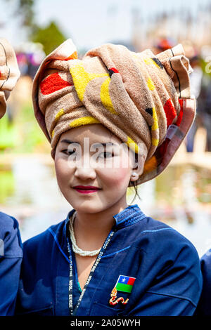 Eine junge Frau aus der Pa'O ethnische Gruppe Am Kakku Pagode Festival, Taunggyi, Myanmar. Stockfoto