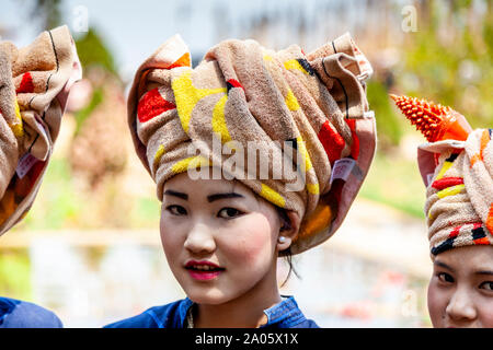 Eine junge Frau aus der Pa'O ethnische Gruppe Am Kakku Pagode Festival, Taunggyi, Myanmar. Stockfoto