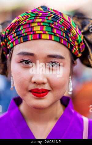 Eine junge Frau aus der Shan (oder Tai Yai) Ethnische Gruppe Am Kakku Pagode Festival, Taunggyi, Shan Staat, Myanmar. Stockfoto