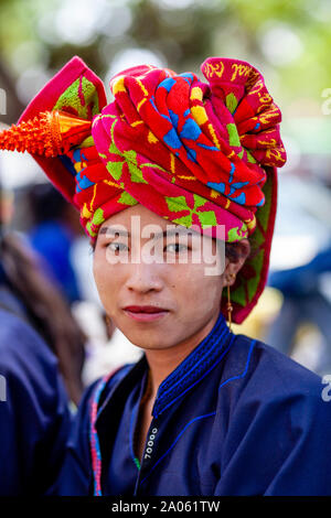 Das Porträt einer jungen Frau aus der Pa'O ethnische Gruppe Am Kakku Pagode Festival, Yaunggyi, Myanmar. Stockfoto