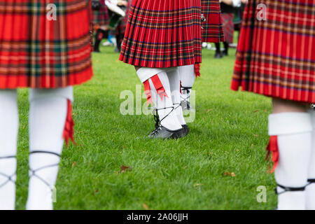 Peebles beim Kreis der Pipe Band kilts in Peebles highland games. Scottish Borders, Schottland Stockfoto