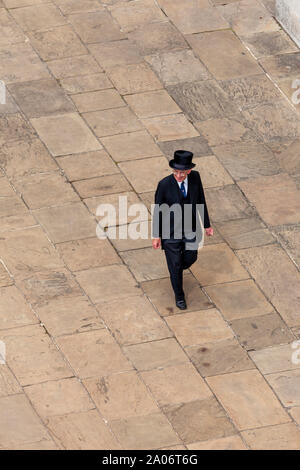 Elegant gekleideten Gentleman besucht die Universität Zeremonie Stockfoto