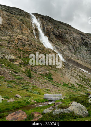 Wasserfall im Martelltal in Südtirol (Italien) an einem sonnigen Tag im Sommer Stockfoto