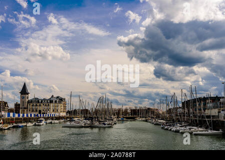 Hafen von Deauville in der Normandie, Frankreich Stockfoto