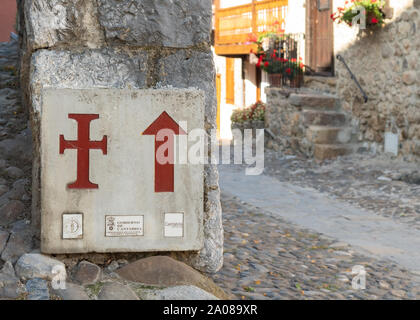 Camino Leganiego anmelden oder waymarker in Potes, Kantabrien, Spanien Stockfoto